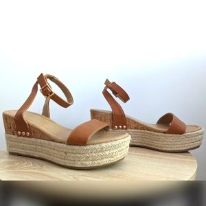 Women's Charlotte Russe Brown / Tan Strappy Platform Wedge Sandal Size 7.5